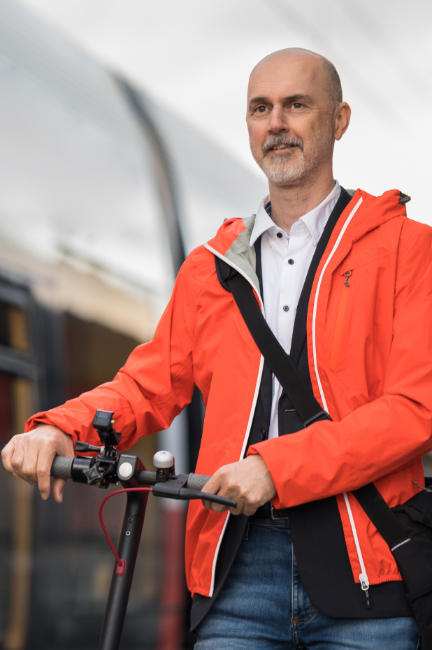 Celui qui enchaîne métro, bus et trottinette