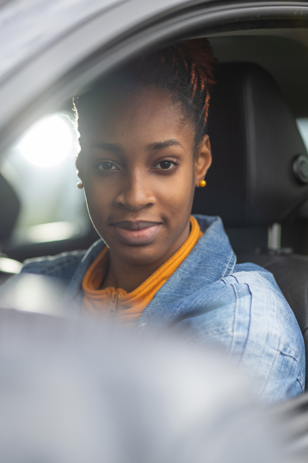Celle qui ne jure que par sa voiture