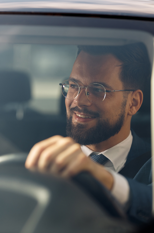 Celui qui prend sa voiture jusqu’à la gare